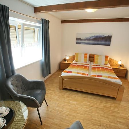 Winzerzimmer - Weingut Tinhof Айзенщат Екстериор снимка