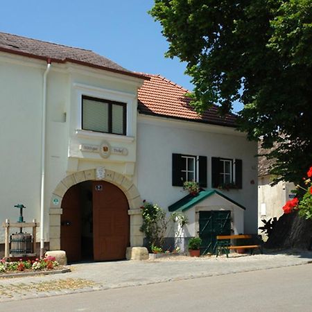 Winzerzimmer - Weingut Tinhof Айзенщат Екстериор снимка